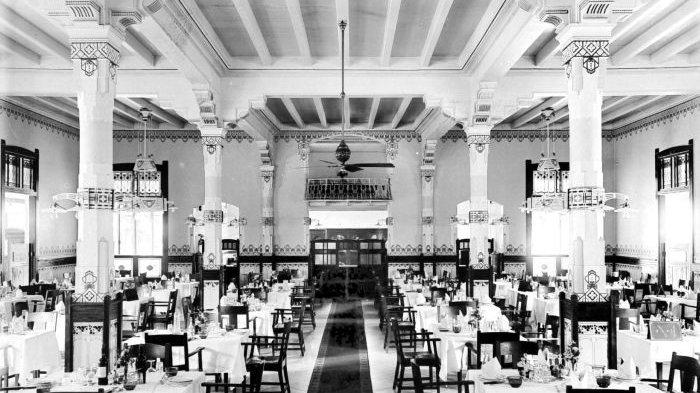 Ruang makan Hotel des Indes.