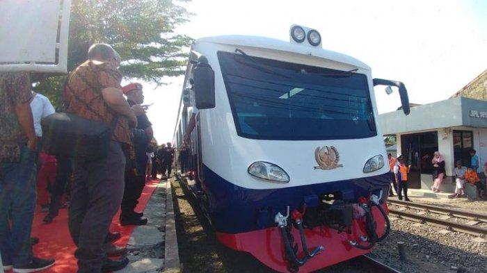KAI meluncurkan kereta komersial privat yang dinamakan Kereta Istimewa. Satu rangkaian Kereta Istimewa terdiri dari 2 (dua) kereta berjenis KRD dengan total kapasitas 40 penumpang.