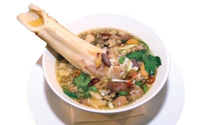 Menu sop tulang sumsum sapi.