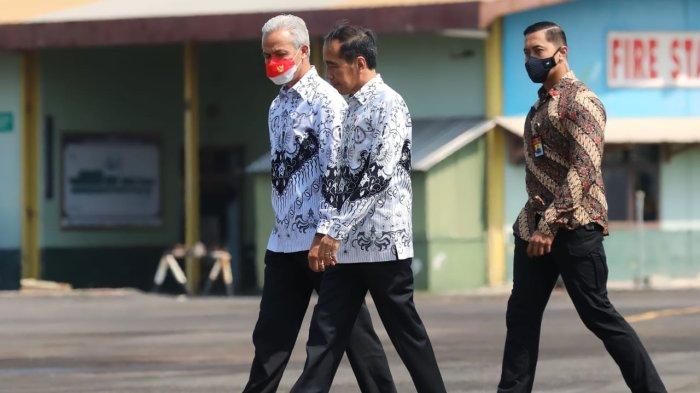 Ganjar Pranowo mendampingi Presiden Joko Widodo pulang ke Solo (1)