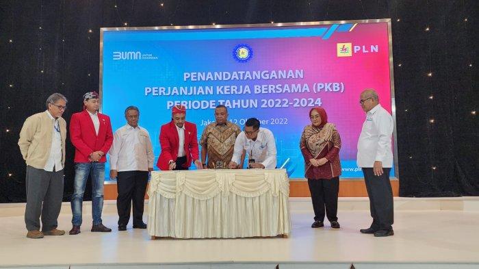 PT PLN dan Serikat Pekerja PLN meneken Perjanjian Kerja Bersama (1)