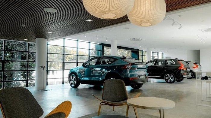 Suasana bagian dalam Showroom Volvo Cars di Jakarta