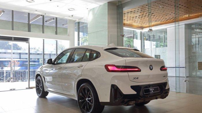 Tampilan belakang BMW X4 xDrive30i M Sport atau New BMW X4