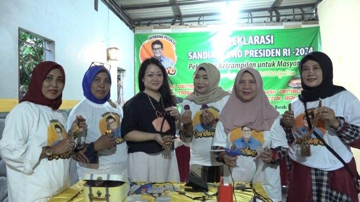 emak emak Sidoarjo dukung Sandiaga Uno